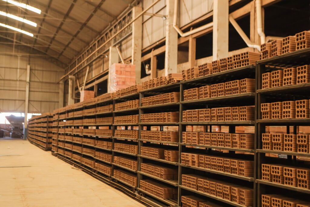 [Imagem de Pilhas de Tijolos]